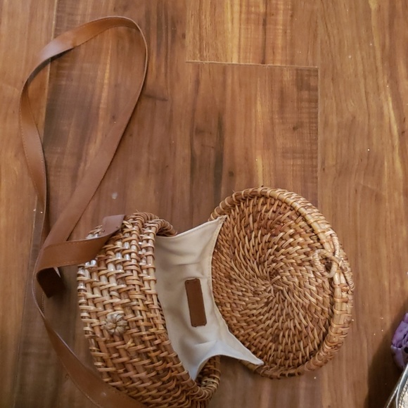Forever 21 Handbags - Forever21 rattan canteen bag 😎🏖
